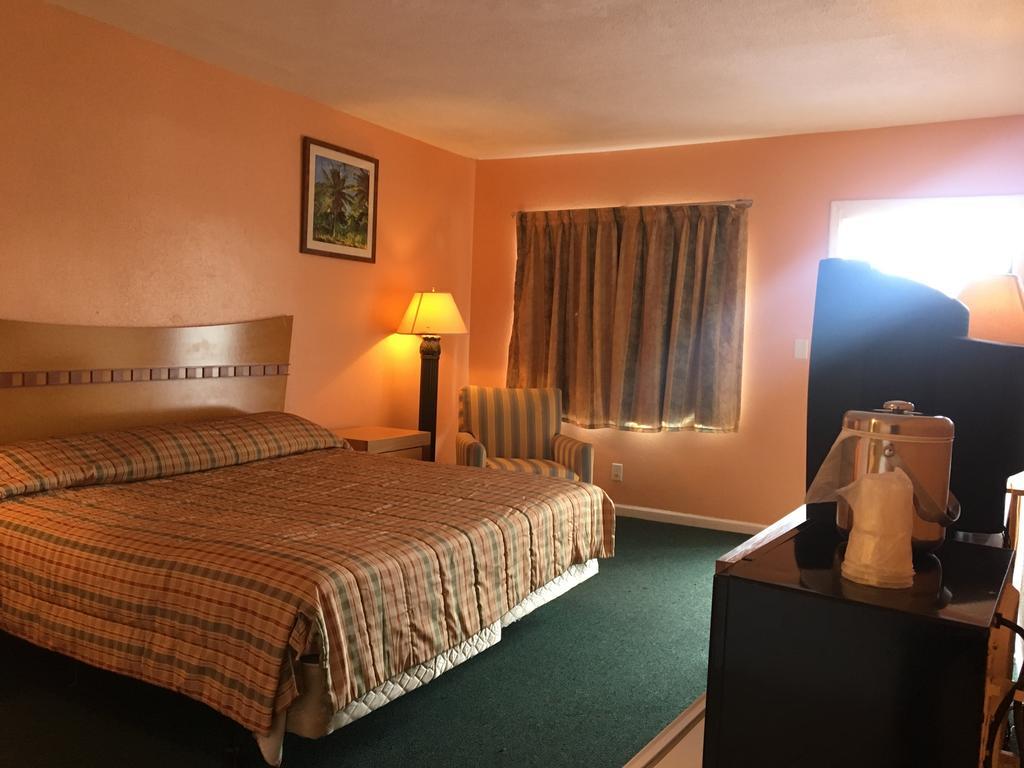 פומפנו ביץ' Executive Economy Lodge מראה חיצוני תמונה