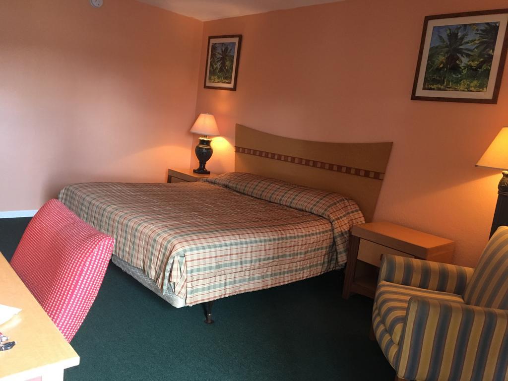 פומפנו ביץ' Executive Economy Lodge מראה חיצוני תמונה