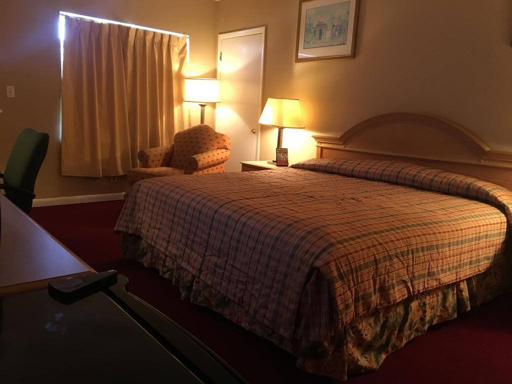 פומפנו ביץ' Executive Economy Lodge מראה חיצוני תמונה