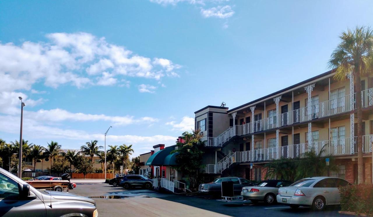פומפנו ביץ' Executive Economy Lodge מראה חיצוני תמונה
