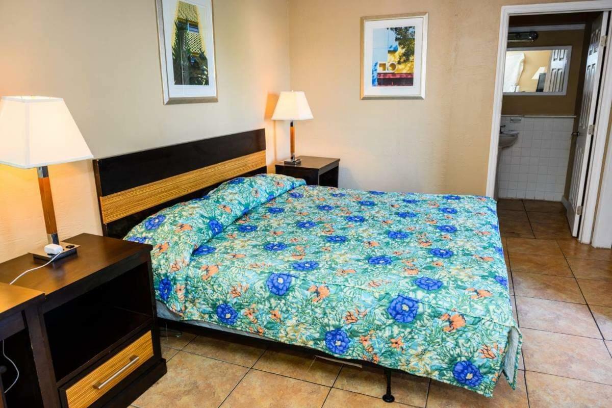 פומפנו ביץ' Executive Economy Lodge מראה חיצוני תמונה